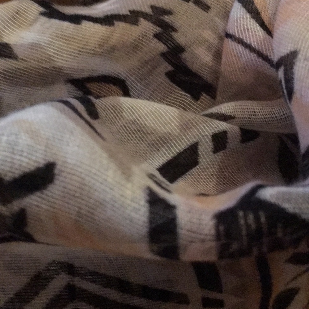 Three lightweight Infinity Scarves - Picture 4 of 4